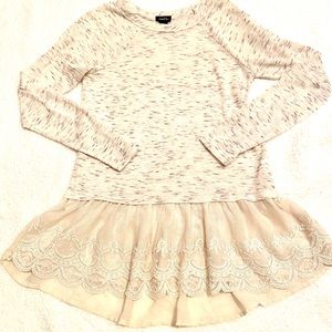 Long sleeve ruffle bottom top